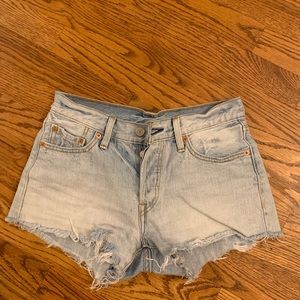 Mid-rise Levi’s Shorts